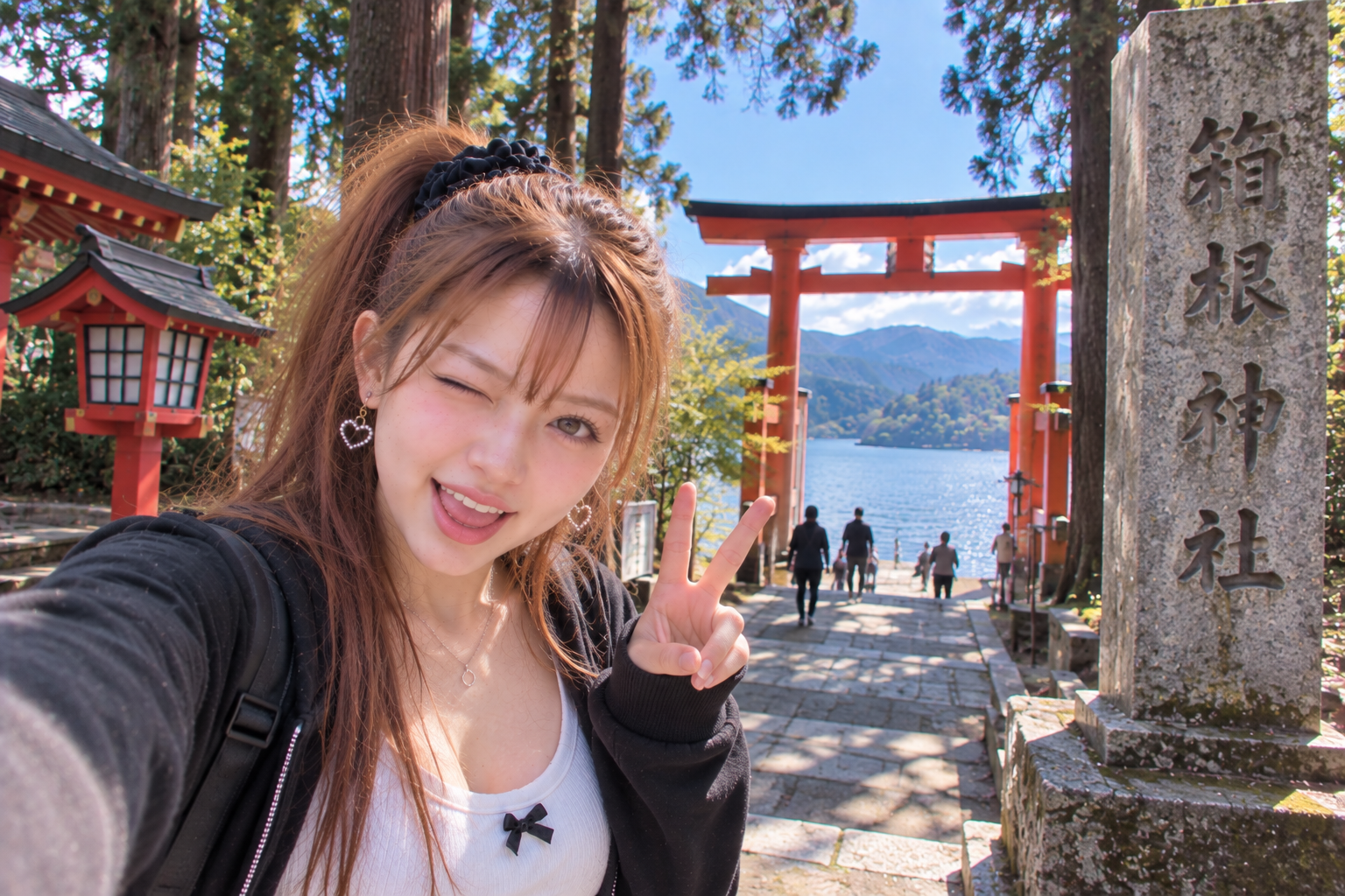 箱根神社に到着して楽しそうにしているエリカ